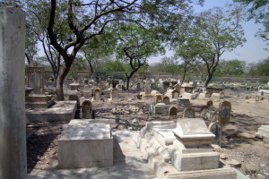 Jewish-Graveyard_01
