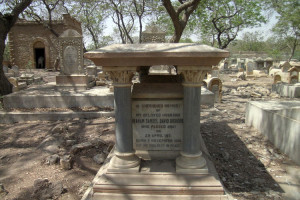Jewish-Graveyard_02